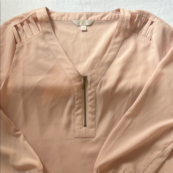 Soft Pink Relaxed Zip Front Blouse with 3/4 Sleeves - Picture 3 of 4